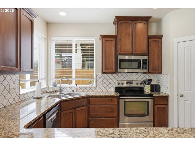 11305 Nw 2ND Ct, Vancouver, WA 98685
