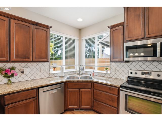 11305 Nw 2ND Ct, Vancouver, WA 98685