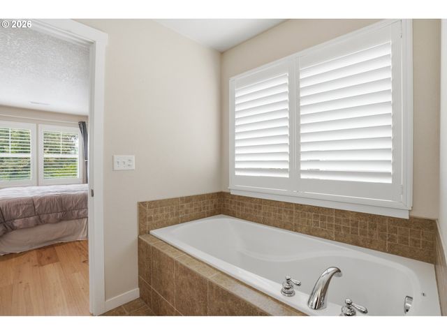 11305 Nw 2ND Ct, Vancouver, WA 98685