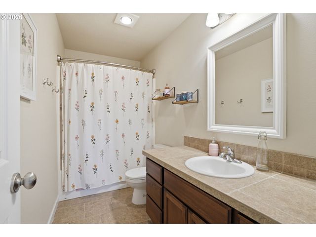 11305 Nw 2ND Ct, Vancouver, WA 98685