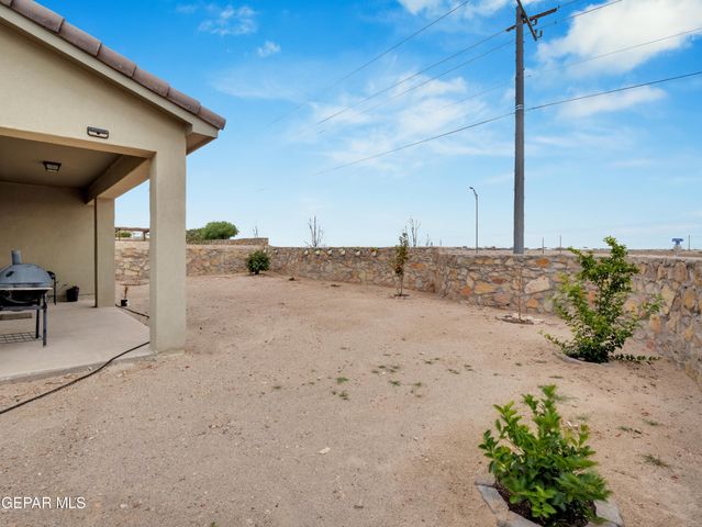 12400 CHAMBERLAIN Drive, Horizon City, TX 79928