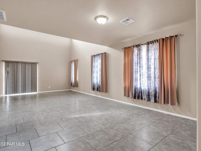 12400 CHAMBERLAIN Drive, Horizon City, TX 79928