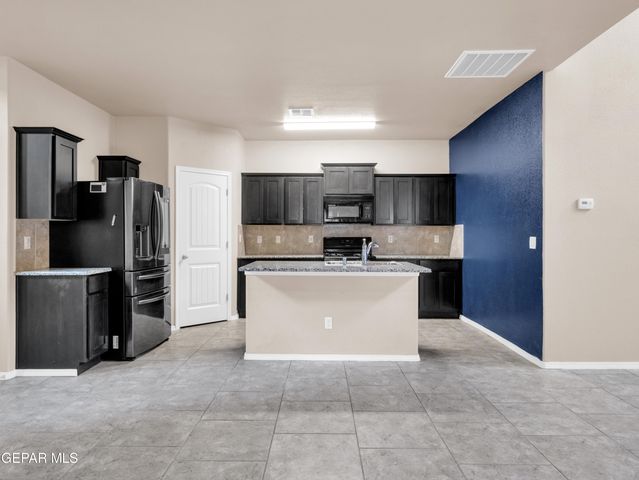 12400 CHAMBERLAIN Drive, Horizon City, TX 79928