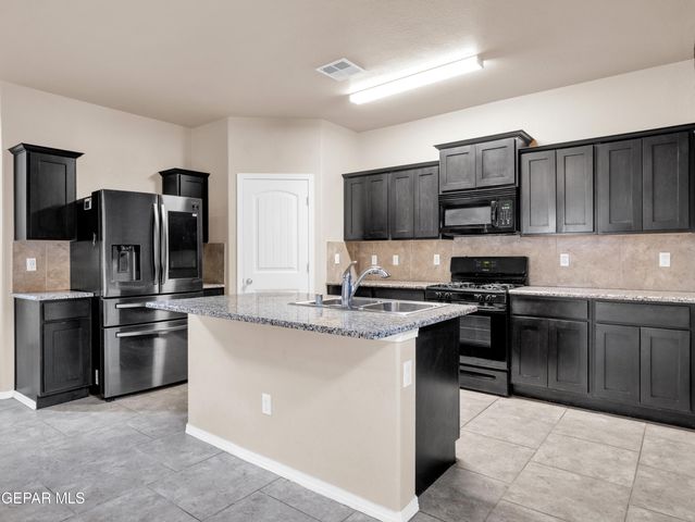 12400 CHAMBERLAIN Drive, Horizon City, TX 79928