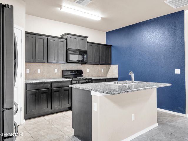 12400 CHAMBERLAIN Drive, Horizon City, TX 79928
