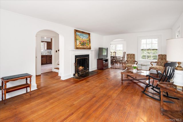 6 Helena Avenue, White Plains, NY 10605