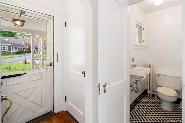 6 Helena Avenue, White Plains, NY 10605