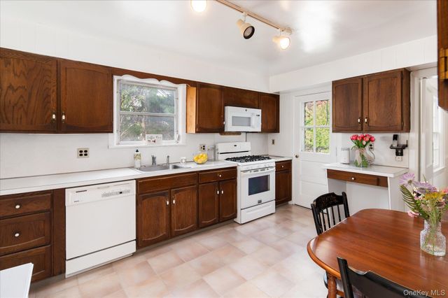 6 Helena Avenue, White Plains, NY 10605