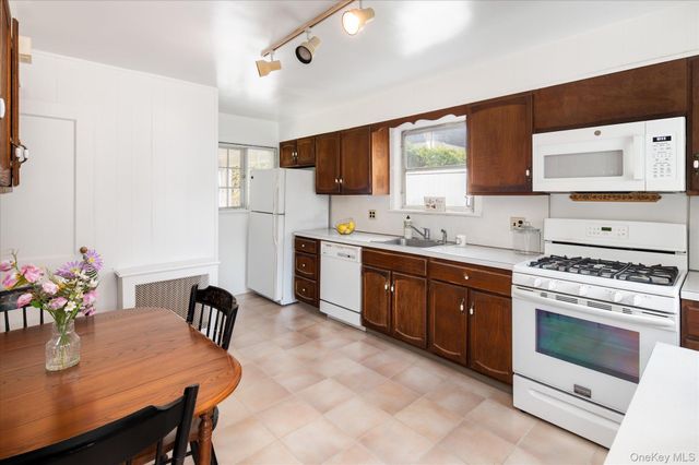 6 Helena Avenue, White Plains, NY 10605
