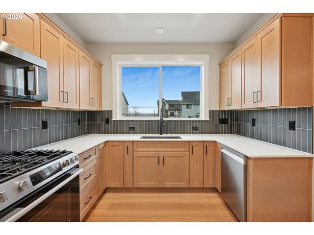 8819 Sw 176TH Ave, Beaverton, OR 97007