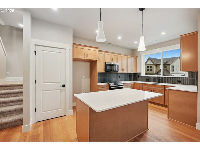 8819 Sw 176TH Ave, Beaverton, OR 97007