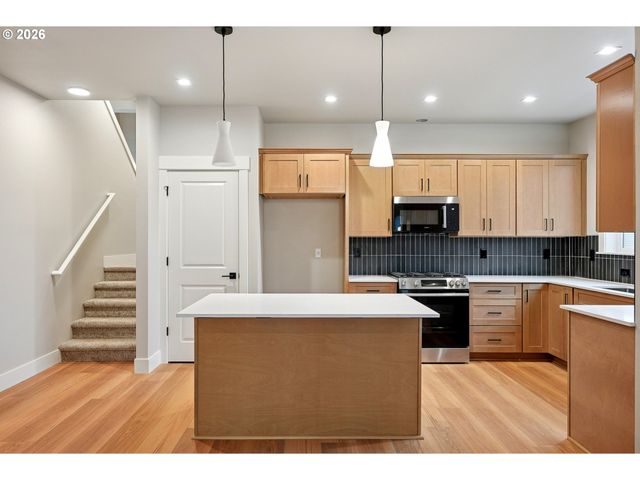 8819 Sw 176TH Ave, Beaverton, OR 97007