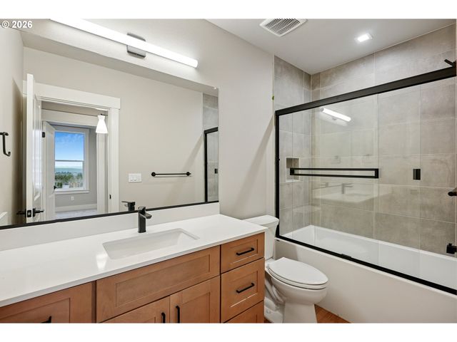 8819 Sw 176TH Ave, Beaverton, OR 97007