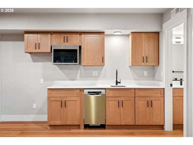 8819 Sw 176TH Ave, Beaverton, OR 97007