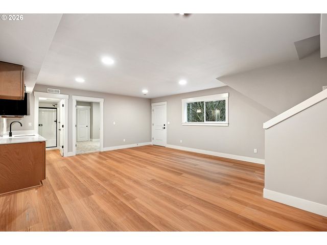 8819 Sw 176TH Ave, Beaverton, OR 97007