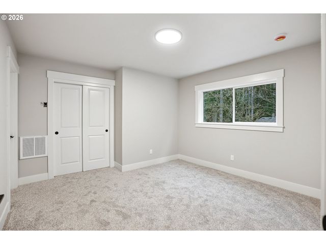 8819 Sw 176TH Ave, Beaverton, OR 97007