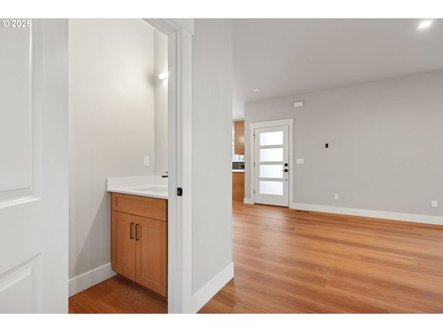 8819 Sw 176TH Ave, Beaverton, OR 97007