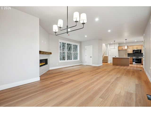 8819 Sw 176TH Ave, Beaverton, OR 97007