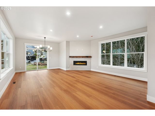 8819 Sw 176TH Ave, Beaverton, OR 97007