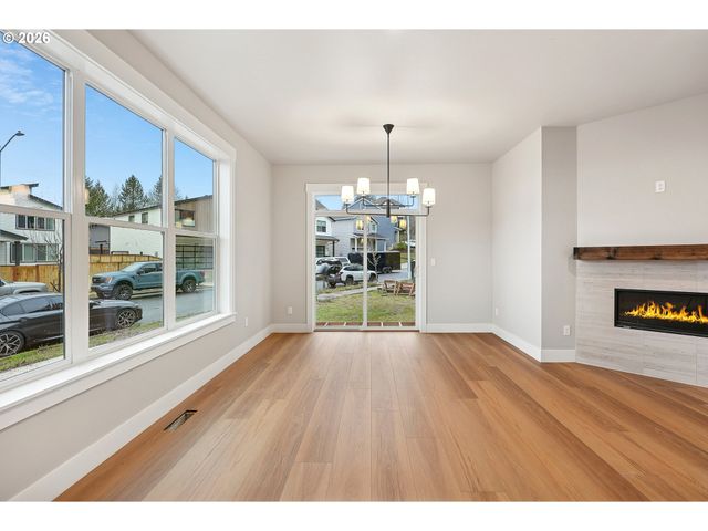 8819 Sw 176TH Ave, Beaverton, OR 97007