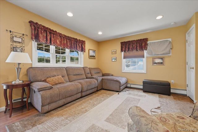 30 Universe Drive, Levittown, NY 11756