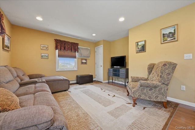 30 Universe Drive, Levittown, NY 11756