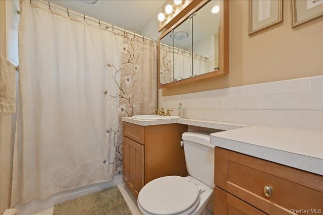30 Universe Drive, Levittown, NY 11756