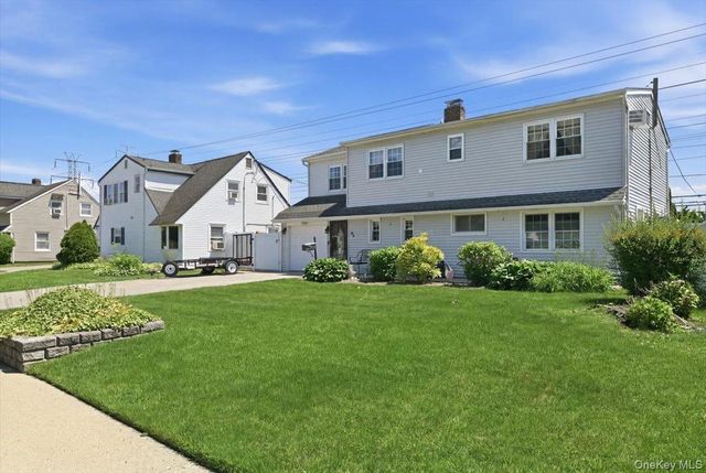 30 Universe Drive, Levittown, NY 11756