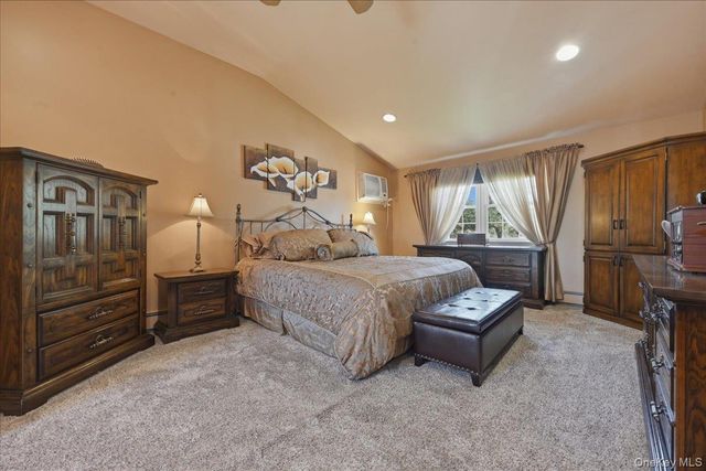 30 Universe Drive, Levittown, NY 11756