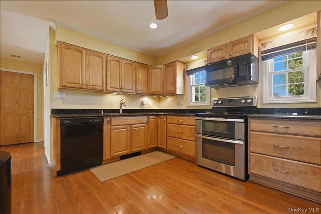 30 Universe Drive, Levittown, NY 11756