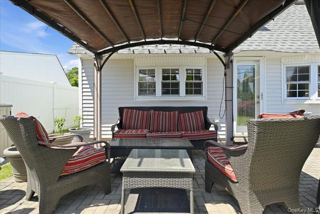 30 Universe Drive, Levittown, NY 11756