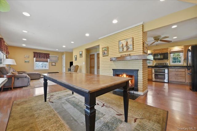 30 Universe Drive, Levittown, NY 11756