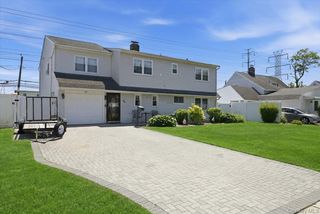 30 Universe Drive, Levittown, NY 11756