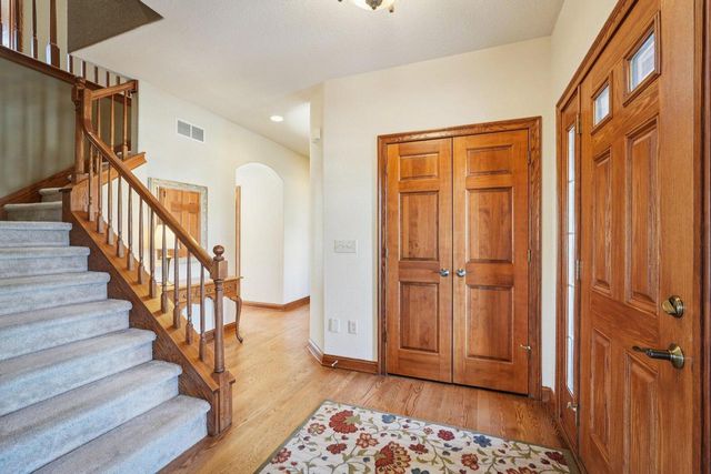 6435 W River Pointe DRIVE, Franklin, WI 53132