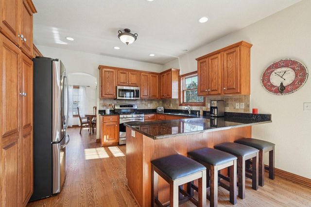 6435 W River Pointe DRIVE, Franklin, WI 53132