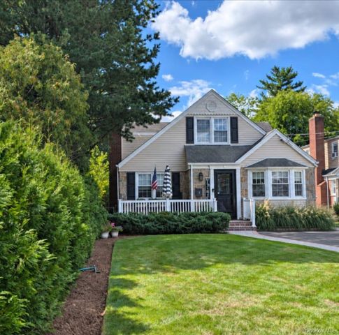 2 Windsor Place, Lynbrook, NY 11563
