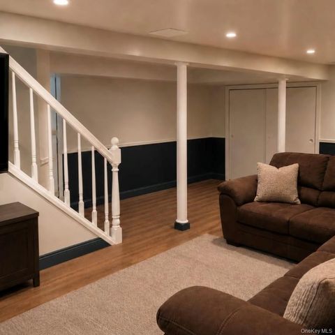 2 Windsor Place, Lynbrook, NY 11563