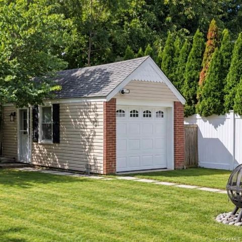 2 Windsor Place, Lynbrook, NY 11563