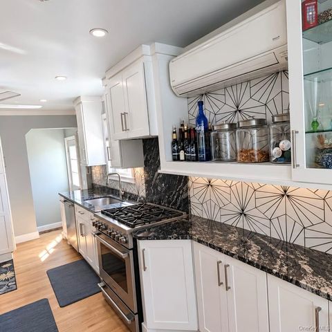 2 Windsor Place, Lynbrook, NY 11563
