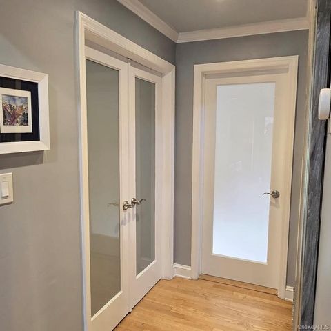 2 Windsor Place, Lynbrook, NY 11563
