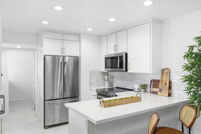 3851 Camino Lindo, University City, CA 92122