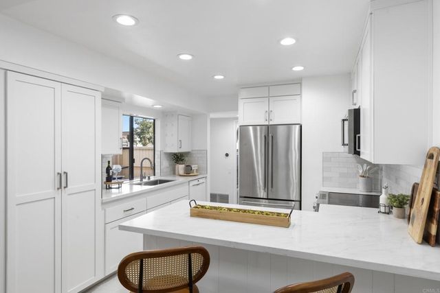 3851 Camino Lindo, University City, CA 92122