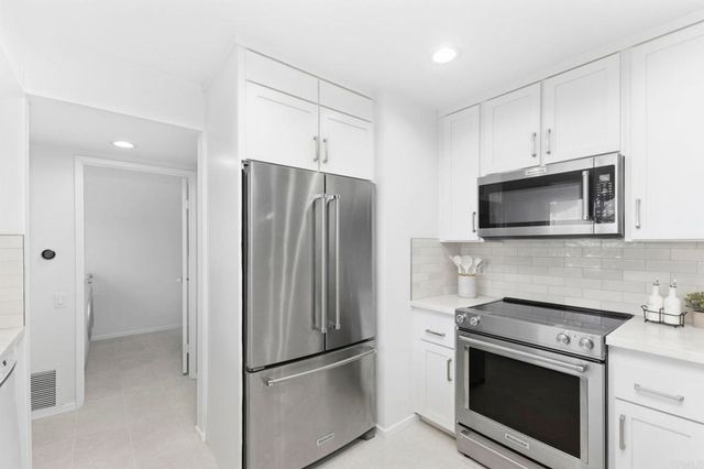 3851 Camino Lindo, University City, CA 92122