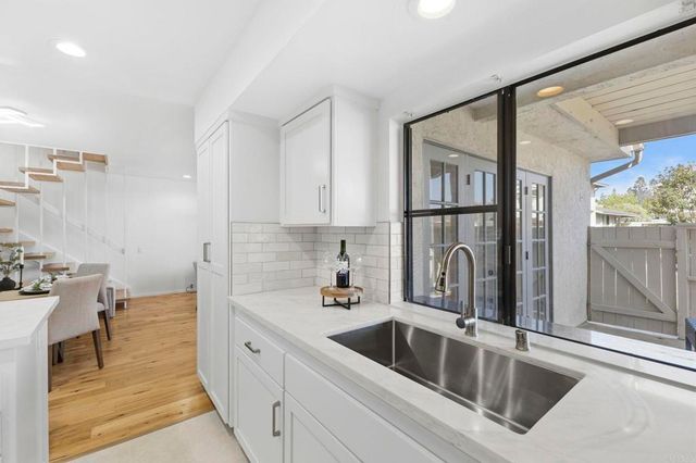 3851 Camino Lindo, University City, CA 92122