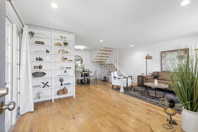 3851 Camino Lindo, University City, CA 92122