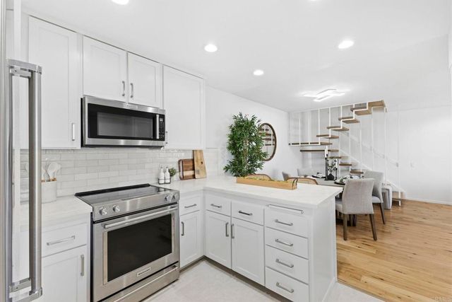 3851 Camino Lindo, University City, CA 92122