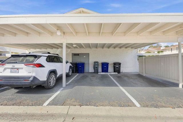 3851 Camino Lindo, University City, CA 92122