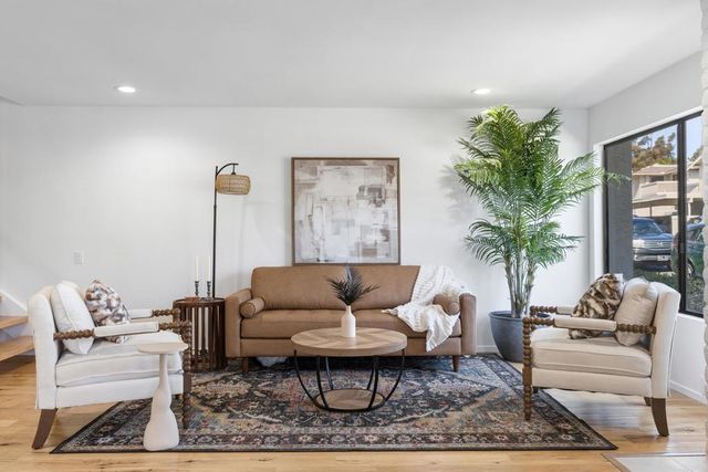 3851 Camino Lindo, University City, CA 92122