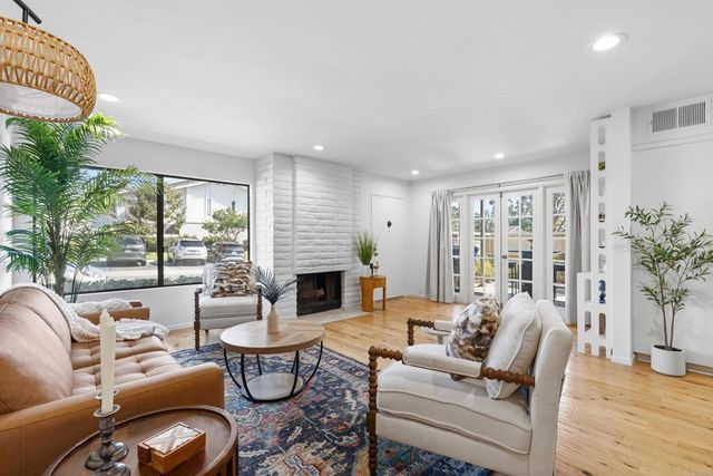 3851 Camino Lindo, University City, CA 92122