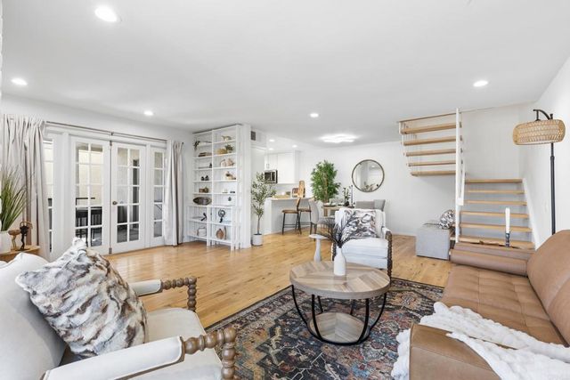 3851 Camino Lindo, University City, CA 92122